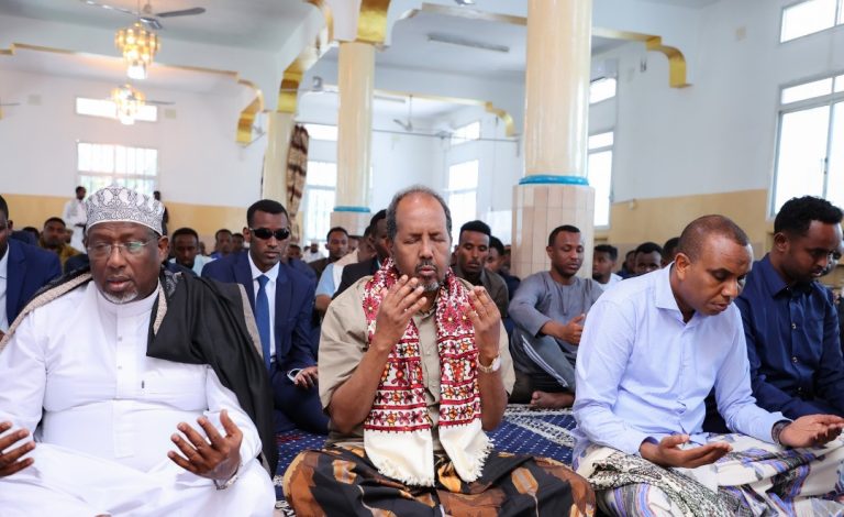 Madaxweynaha Qaran oo Ummada Soomaaliyeed Alle Oga Baryay Inuu Dhibaatada ka Dulqaado.