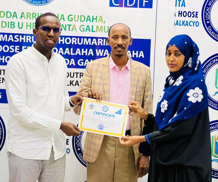 Duqa Dagamada Galkacyo oo Tababar usoo xiray Golaha Deegaanka Galkacyo (SAWIRO).