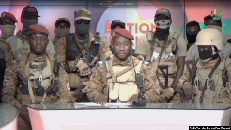 Saraakiil milateri oo sheegay inay xukunka ka tuureen Hoggaamiyihii Burkina Faso