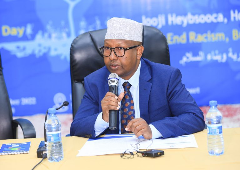 Wasaaradda Arrimaha Gudaha oo Digniino u dirtay Dadka U hoggaansama Amarada Argagixisada.