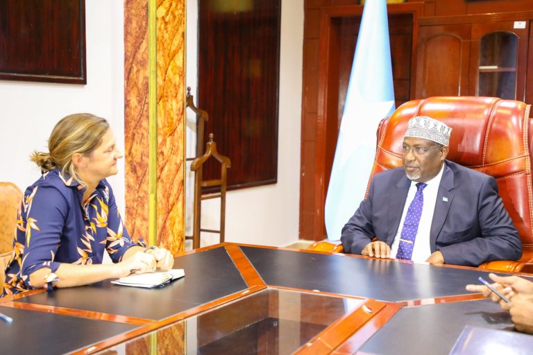 Boqortooda Ingiriiska oo sheegtay in ay taageerayso dadka ku wax yeeloobay Abaarta Dalka ka jirta.