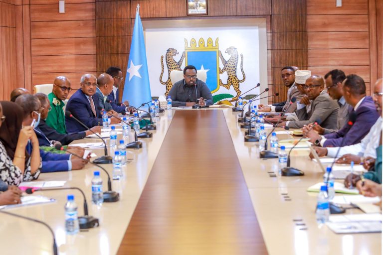 [DAAWO] Ra’iisul Wasaare Ku Xigeenka XFS oo Guddoomiyey kulan looga hadlayey  qaabkii caddaalad iyo garsoor loo gaarsiin lahaa goobaha laga xorreeyey argagixisada