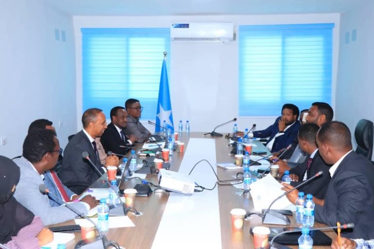 Hantidhawraha Guud ee Qaranka oo maanta Villa Hargaysa kulan kula qaatay Guddiga Miisaaniyadda, Maaliyadda iyo La-xisaabtanka Hay’adaha Dowladda ee Barlamaanka Federaalka Soomaaliya