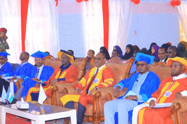 Madaxweyne Puntland iyo masuuliyiin kale oo maanta Garoowe uga qaybgalayo Qalinjabinta Dufcadii 10aad ee jaamacadda Bariga Africa ee Garoowe