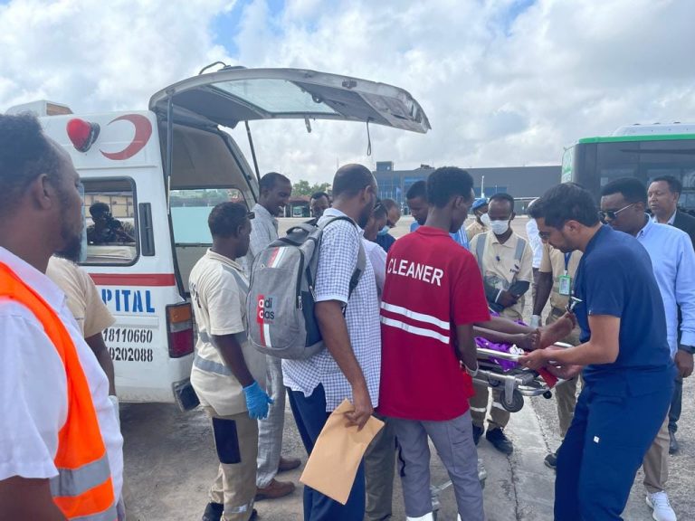 [DAAWO] Qaar ka tirsan dadkii dhaawacyada culus ka so gaaray Qaraxii Hotel Xayaat oo  la gaarsiiyey magaalada Riyaadh ee dalka Sucuudiga