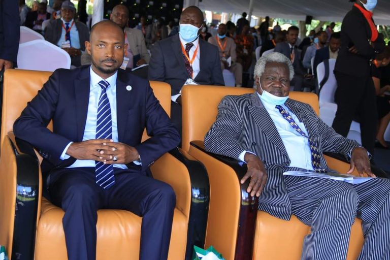 Guddoomiyaha Maxkamadda Sare oo Magaalada Kampala kaga qayb galay shirka khilaafaadka dhulka.