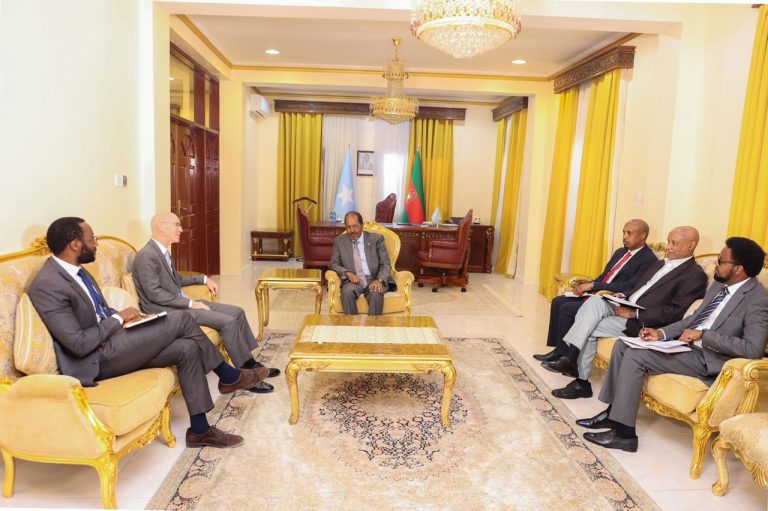 Madaxweyne Hassan Sheikh oo kulan sagootin ah kula qaatay Madaxtooyada Qaranka Wakiilka gaarka ah ee xoghayaha Qaramada Midoobay u qaabilsan Soomaaliya Mudane James Swan