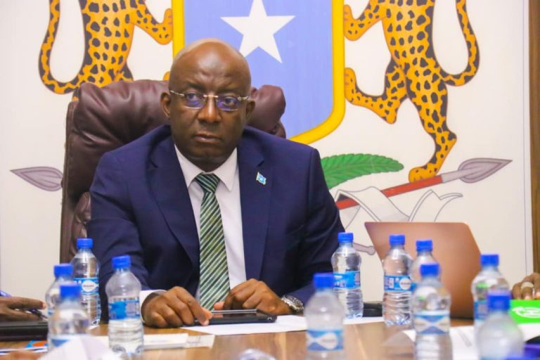 Wasiirka Warfaafinta XFS oo tababar ku saabsanaa tabinta xaaladaha bini’aadannimo u furay saxafiyiinta Madaxa Banaan iyo kuwa Dowladda