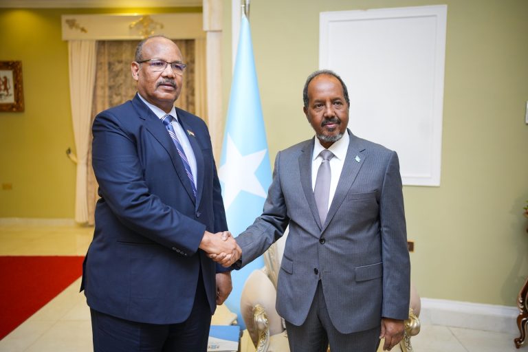 Madaxweynaha Qaranka Oo Madaxtooyada ku qaabilay Sargaal ka Tirsan Golaha sare ee Dalka Sudan.