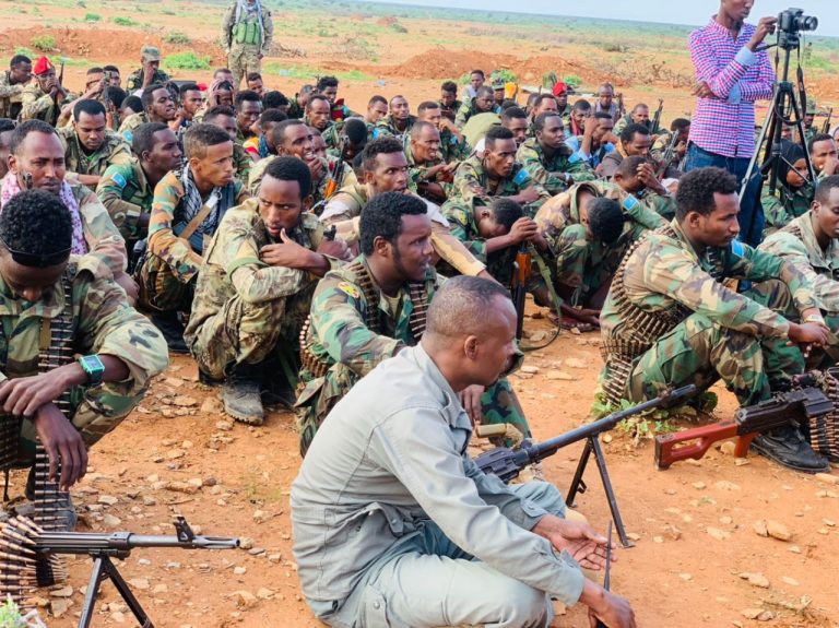 Saraakiisha Ciidanka iyo Maamulka Koofur galbeed Soomaaliya oo Ceelbarde kula hadlay bulshada deegaankaasi kuna bogaadiyay in howlgalka ay ka qaataan kaalin weyn.