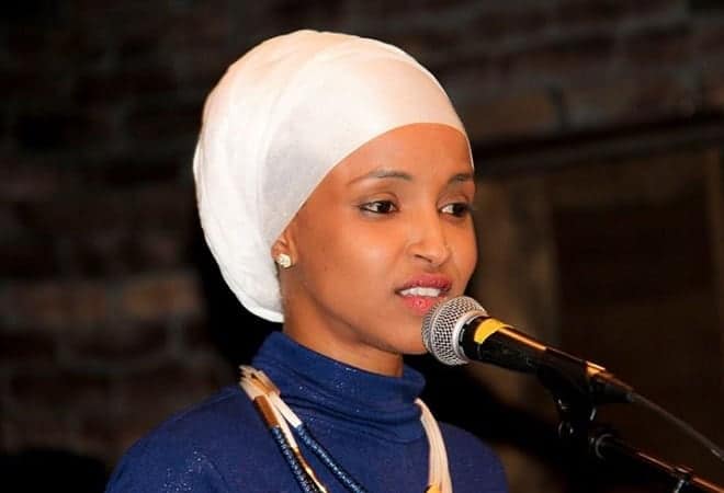 Ilhan Cumar oo doorashada Maanta loollan adag kula galeysa haweeneey Madow ah