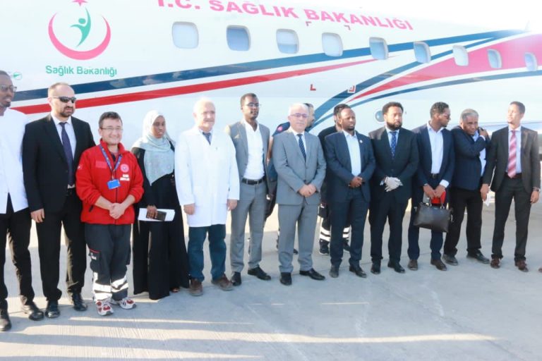 afar ka mid ah dadkii Zoobe ku dhaawacmay oo loo qaaday turkiga.