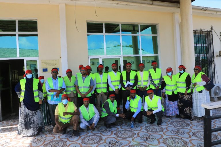 Masuuliyiinta wasaarada gashaandhiga oo  kulan duco iyo baroor diiq ah la qaatay shaqalaaha wasaarada gaashanadhiga.