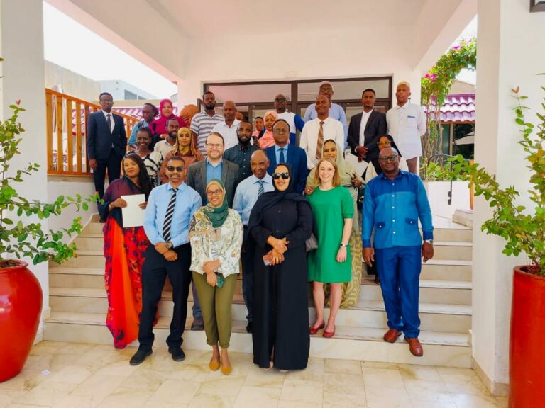 Habka Tebinta Wararka  Saadaasha Hawada iyo Isbaddalka Cimilada oo loo Tababaray Weriyaal ka socday Somaaliya iyo Jabuuti .