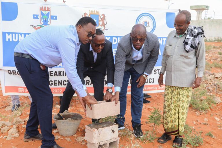 Guddoomiyaha Hay’adda Maareynta Musiibooyinka Qaranka oo Magaalada Dhuusamareeb ka dhagax dhigay Xarunta Gurmadka deg degga ee Dowlad Goboleedka Galmudug