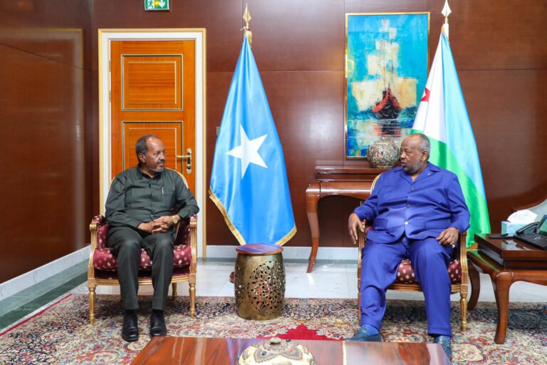 Madaxweyne Xasan Sheekh Maxamuud oo la kulmay dhiggiisa Jabuuti Mudane Ismaaciil Cumar Geelle
