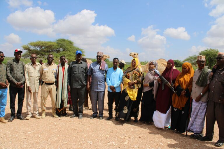 Duqa magaalada Beledweyne Maama Nadar Tabaax Maalin oo dhiirigalin u sameeysay ciidanka deegaanka ee ku sugan furumaha jiinka webiga Shabelle