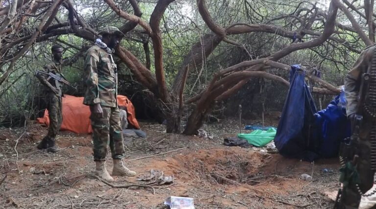 Deegaanka Ciid-Ciidka ee Jiinka Wabiga ayay Maanta u daateen Ciidanka Xoogga dalka iyo kuwa deegaanka waxaana ay gudaha u galeen keymo ay Khawaarijtu gabaad ka dhigan jireen.