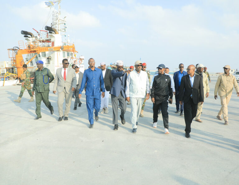 Madaxweyne Dani oo Booqday Dekedda cusub ee deeganka Garacad