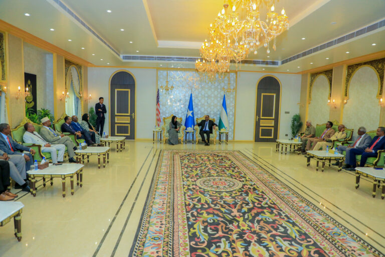 Xildhibaan Ilhaan Omar oo ka mid ah Congress-ka Maraykanka oo booqasho ku tagtay  Puntland.