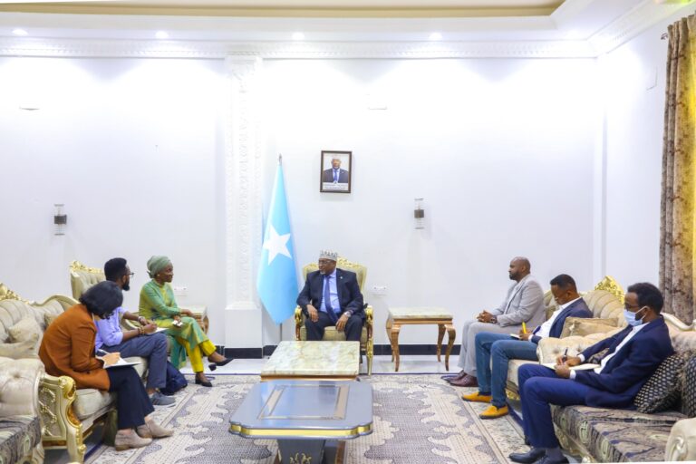 Guddoomiye Sheikh Aadan Madoobe oo kulan la qaatay Ku-xigeenka Ergeyga Gaarka ah ee Xafiiska Qaramada Midoobay u qaabilsan Kaalmaynta Soomaaliya