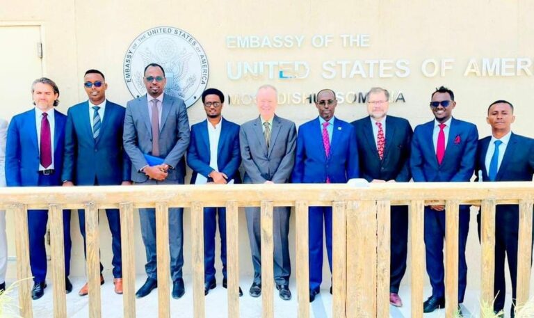 Gudddoomiye Madaale oo kulan la qaatay safiirka Dawladda Mareeykanka u joogo Soomaaliya Larry Andre