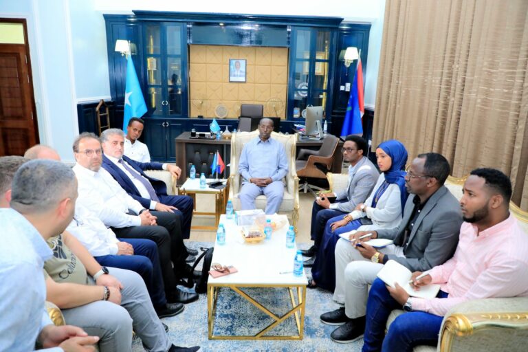 Guddoomiyaha Gobolka Banaadir oo Maanta Qaabilay Ganacsato ka socotay Dalka Turkiga