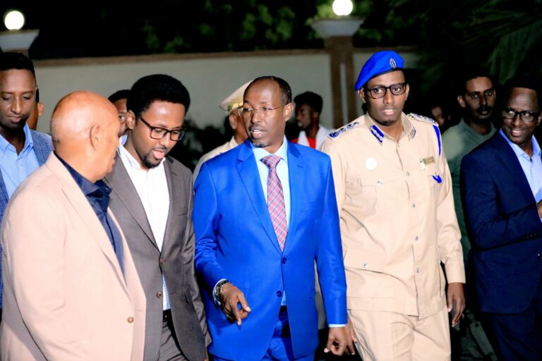 Guddoomiyaha Gobolka Banaadir oo ka qeybgalay kulan ay isugu yimaadeen Madaxda Degmooyinka dhaca qeybta Bari iyo saraakiisha Laamaha Amniga