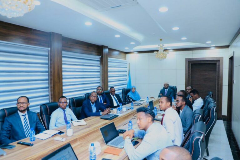 Wasiirka Wasaaradda Qorshenta XFS oo maanta kulan muhiim ah la qaatay Agaasimayaasha Waaxyaha kala duwan ee Wasaaraddaas.