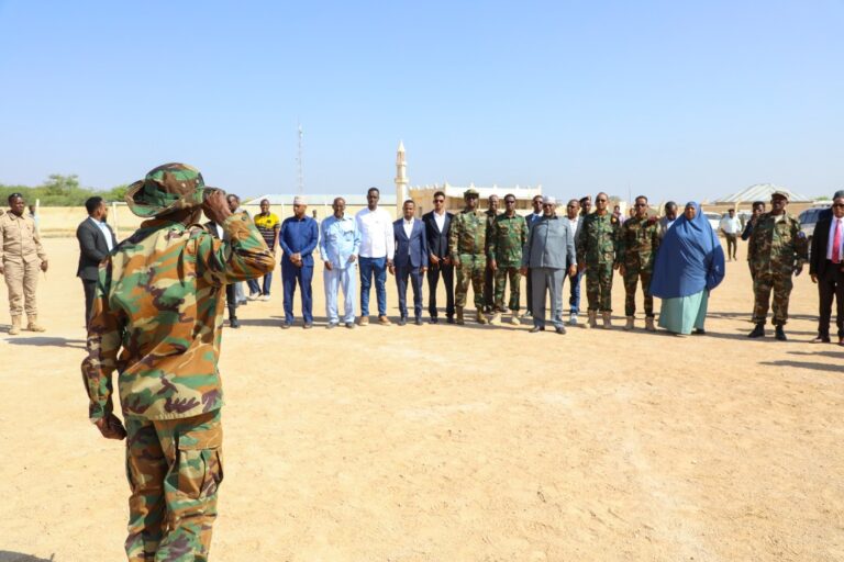 <strong>ku-simaha madaxweynaha dalka oo booqday ciidanka xooga dalka ee ka howlgala xudur</strong>