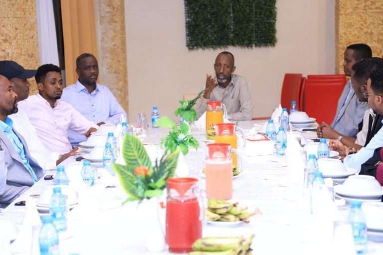 Wasiirka Waxbarashadda XFS oo  kulan ah la qaatay madaxda warbaahinta Soomaaliyeed