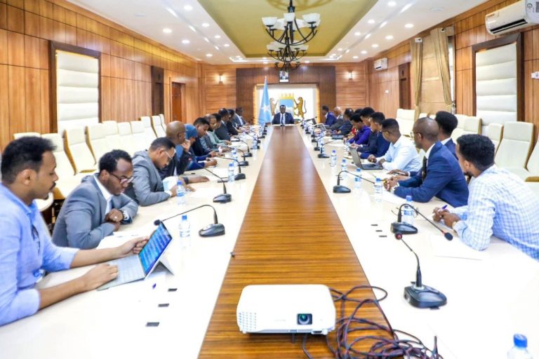 Ra’iisul Wasaare Ku-Xigeenka XFS oo shir Guddoomiyey shir looga hadlayo dardargelinta hawlaha hortabinta u leh Xukuumadda Dan Qaran