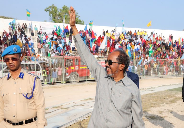 Madaxweynaha JFS ” Muqdisho dadka ku noolow Khawaarijta marada ka hurgufta, iska bixiya guntigiinay ku jiraane”