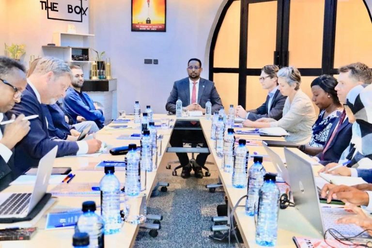 Madaxweyne kuxigeenka Galmudug iyo wafdi u hoggaaminayo oo gaaray Magaalada Nairobi ayaa kulamo la qaatay Beesha Caalamka