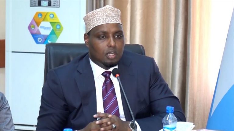 Gudiga arimaha dibada ,iskaashiga caalamiga qorsheynta iyo hormarinta dhaqaalaha aqalka sare  ayaa suaalo weydiiyey wasiirka qorsheynta xfd.