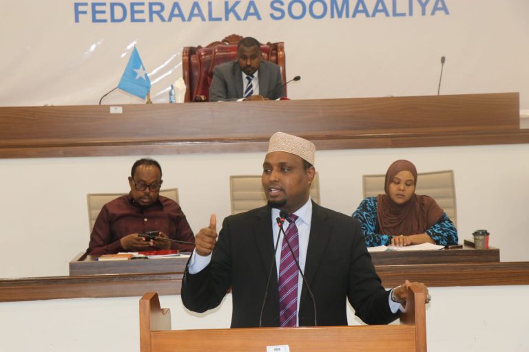 Kulanka Baarlamaanka oo maanta looga dooday labo Hindisi Sharciyeed