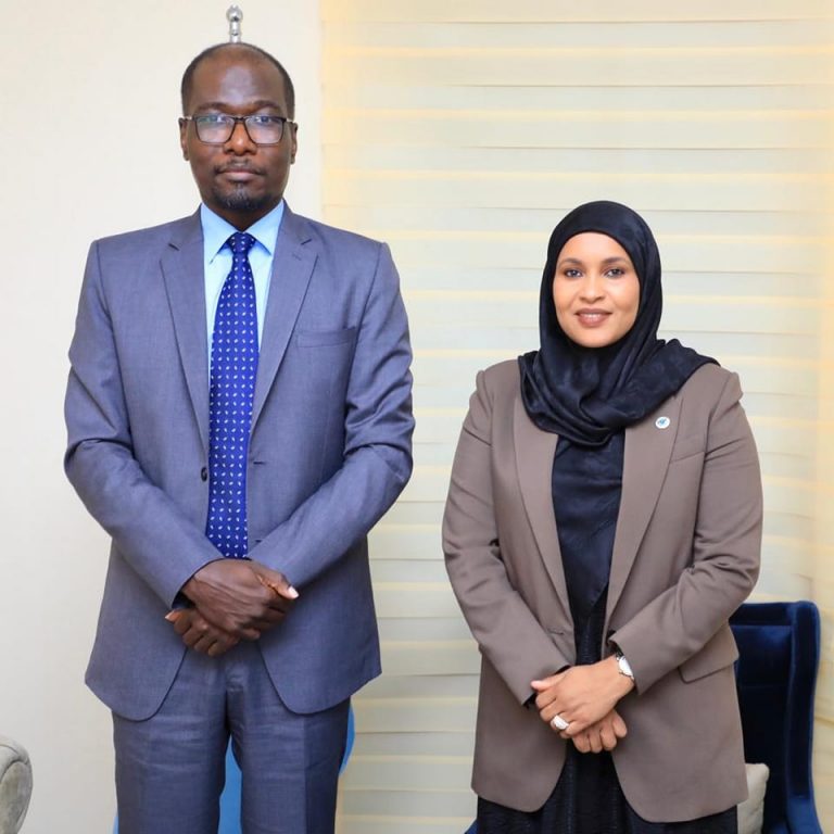 Wasiirka Gaadiidka iyo Duulista Hawada XFS oo Xafiiskeeda ku qaabishay Safiirka Dalka Boqortooyadda Sacuudi Carabiya