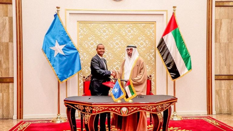 Soomaaliya iyo Dowladda Imaaraadka Carabta oo kala Saxiixday iskaashi dhanka militeriga