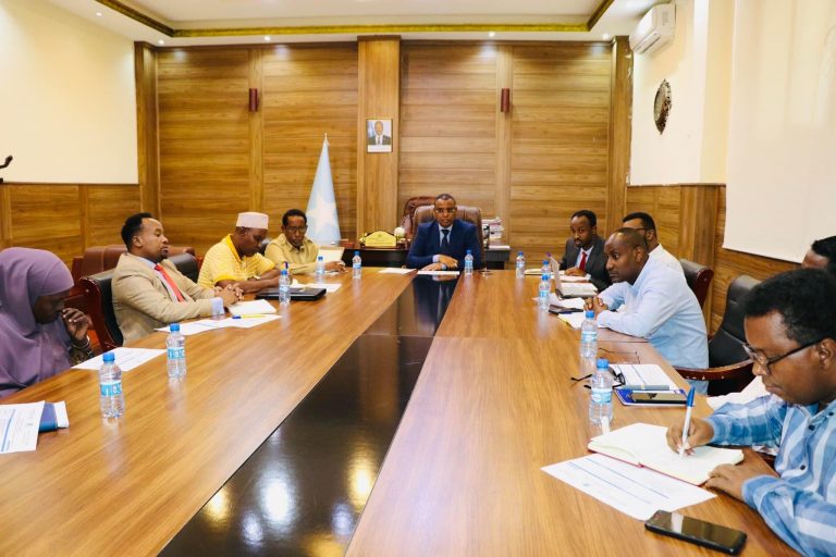 Wasiirka Ganacsiga Oo Guddoomiyay Kulanka Waxqabadka Sanadka Cusub