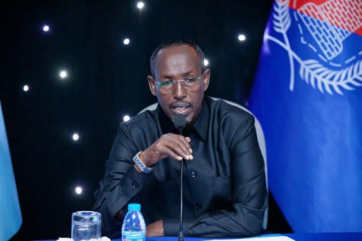 Guddoomiyaha Gobolka Banaadir Ahna Duqa Magaalada Muqdisho Mudane Yuusuf Xuseen Jimcaale (Madaale) ayaa Gudoomiyay Shirka Banbaxa Maamulka Gobolka Banaadir