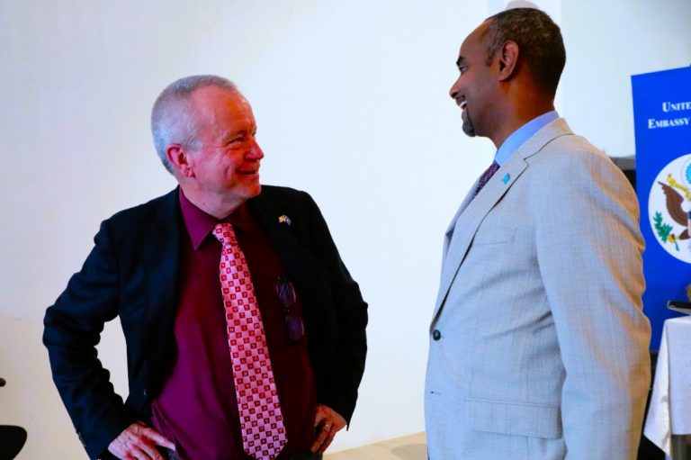 Wasiirka Gaashaandhigga JFS Oo Hub kala Wareegay Safaarada Mareykanka ee Soomaaliya (SAWIRO)