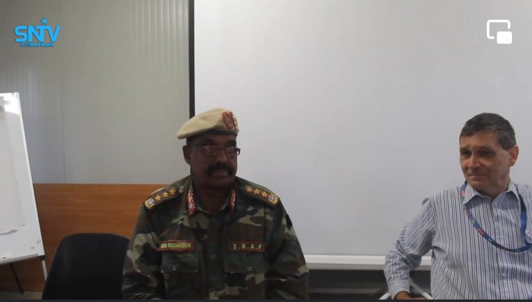 Taliyaha Qeybta 43-aad ee ciidanka Xoogga dalka oo tababar u furay saraakiil ka tirsan qeybta 43-aad.