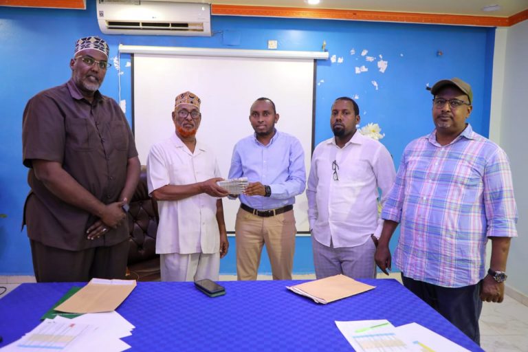 Guddiga Odayaasha Dhaqanka  oo maanta bilaabay qeybinta qoondooyinki loogu talagalay in lagu wareejiyo dadki waxyeelada kasoo gaartay dagaalkii Baydhabo