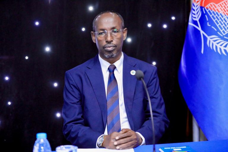 Guddoomiyaha Gobolka Banaadir oo Daah furay Shirweynaha Banbaxa gobolka Banaadir {Sawirro}