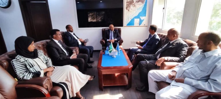 Wasiiru Dowlaha Wasaaradda Qorsheynta XFS oo booqasho ku tegay Xarunta Qunsuliyadda ee Soomaliya ay ku leedahay Magaalada Jidda