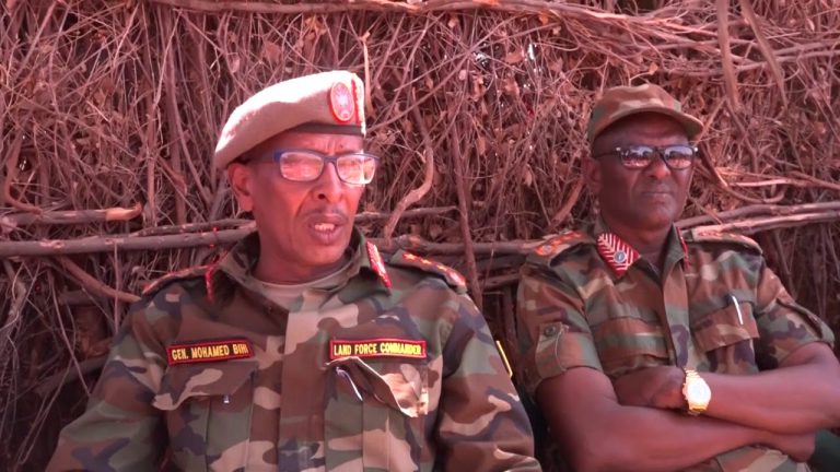 General Maxamed Tahliil Biixi oo Deegaanadii Khawaarijta laga xoreeyay ee Aagga Xarardheere kula hadlay Cutubyo ka tirsan xoogga dalka
