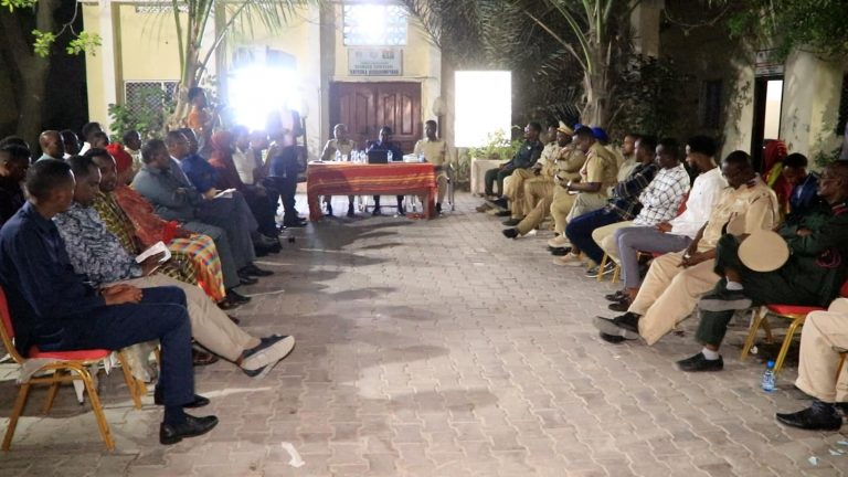 Maamulka Gobolka Banaadir oo Guddoomiyasha Degmooyinka iyo Saraakisha  kala hadlay dardargalinta Amniga Caasimada