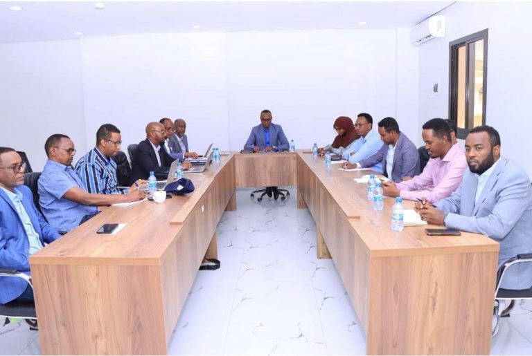Guddoomiyaha Hay’adda Maareynta Musiibooyinka oo maanta  kulan la qaatay Wasiirada gargaarka iyo maareynta musiibooyinka Dowlada Gobaleedyada