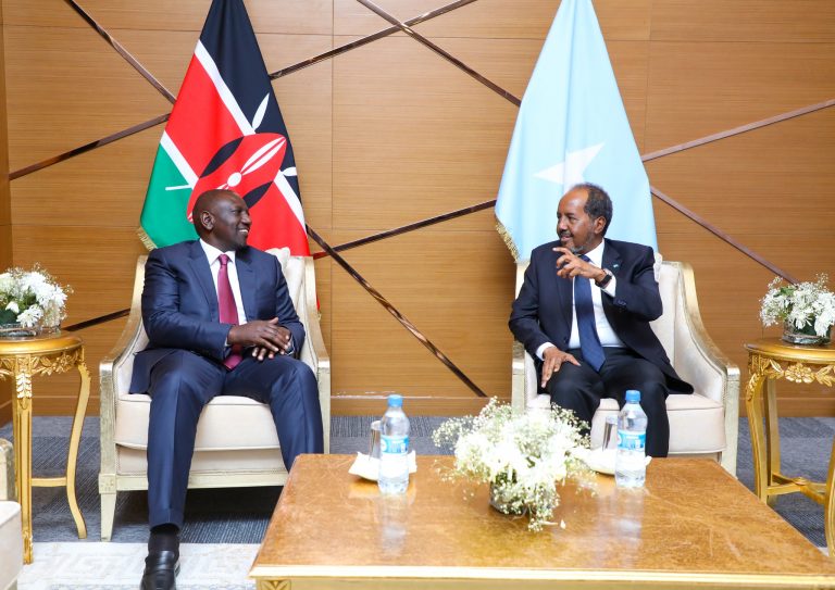 MADAXWEYNE XASAN SHEEKH OO MUQDISHO KU SOO DHAWEEYEY DHIGGIISA DALKA KENYA MUDANE WILLIAM RUTO