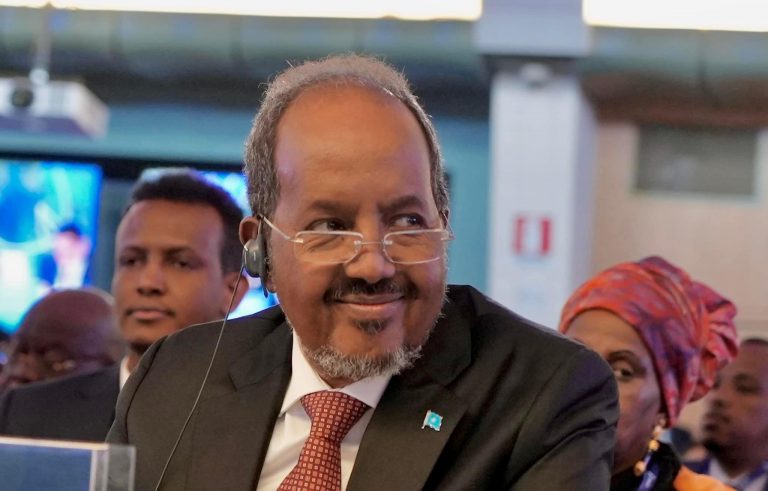 Madaxweyne xasan Sheekh oo ku guulaystay in Soomaaliya laga cafiyo daymo lagu lahaa